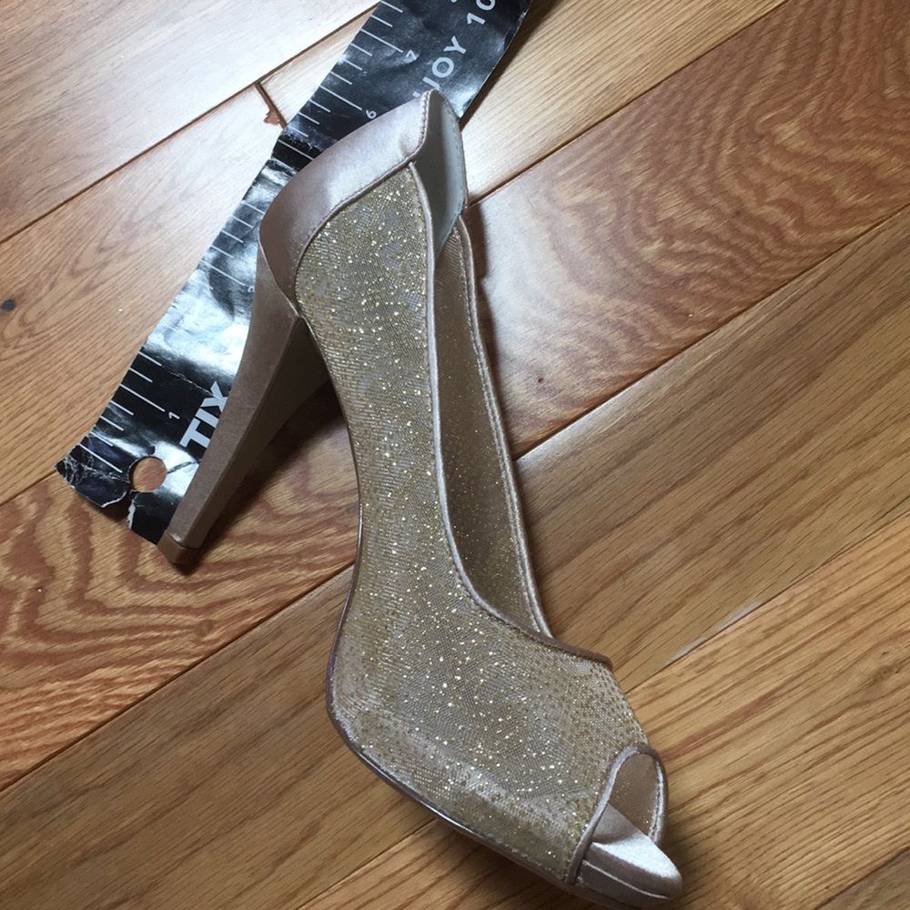 Gold shoes - Picture 4 of 5